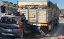 Tıra çarpan hafif ticari araçtaki 1’i çocuk 5 kişi öldü