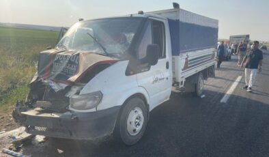 Tarım işçilerini taşıyan kamyonetler çarpıştı, 11 kişi yaralandı