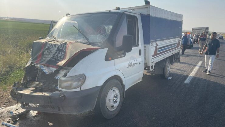 Tarım işçilerini taşıyan kamyonetler çarpıştı, 11 kişi yaralandı