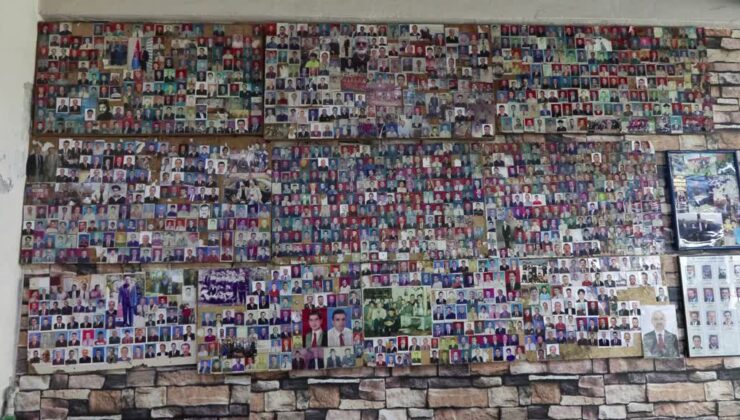 Berber dükkanı 28 yıllık fotoğraf arşivi oldu