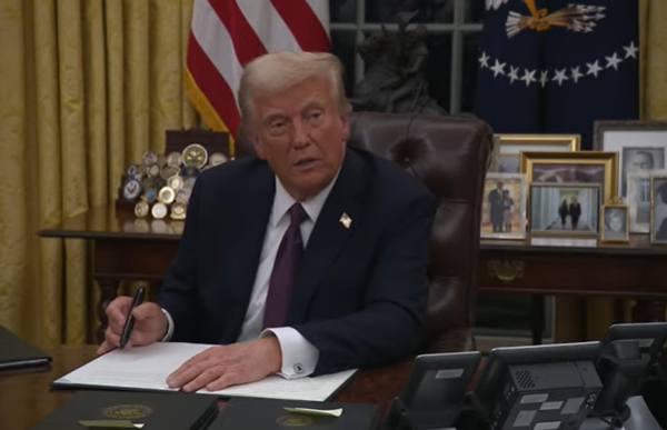 Trump, Suriye’ye yönelik ekonomik yaptırımları kaldırdı