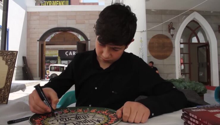 Van’da 13 yaşındaki Yusufcan kaligrafi sanatında ustalaşıyor