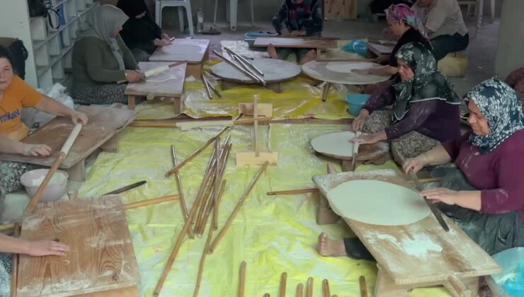 Kadınlar, unla umut yoğurup cami için seferber oldu