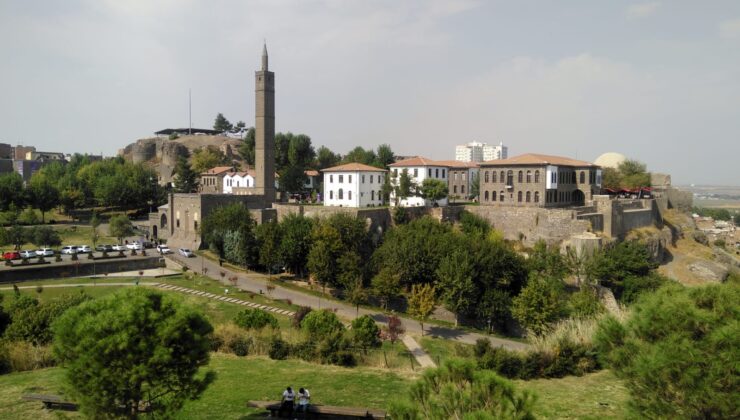 Diyarbakır’da tarihi mekânlar çöl sıcaklarına teslim oldu