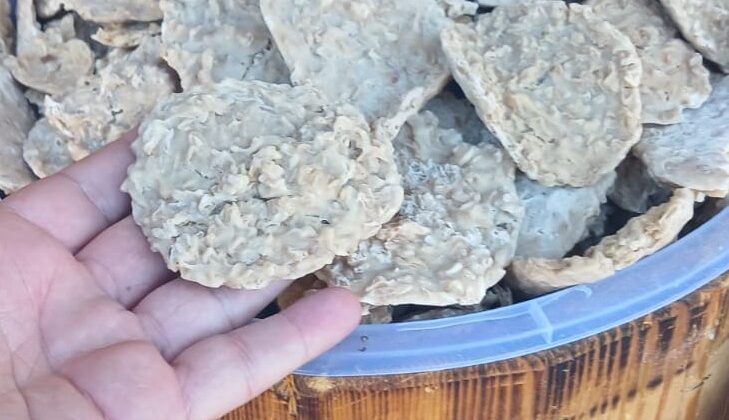 Yoğurtlu ev tarhanası tezgahları süslüyor: Kilogramı 200 TL’ye Satılıyor