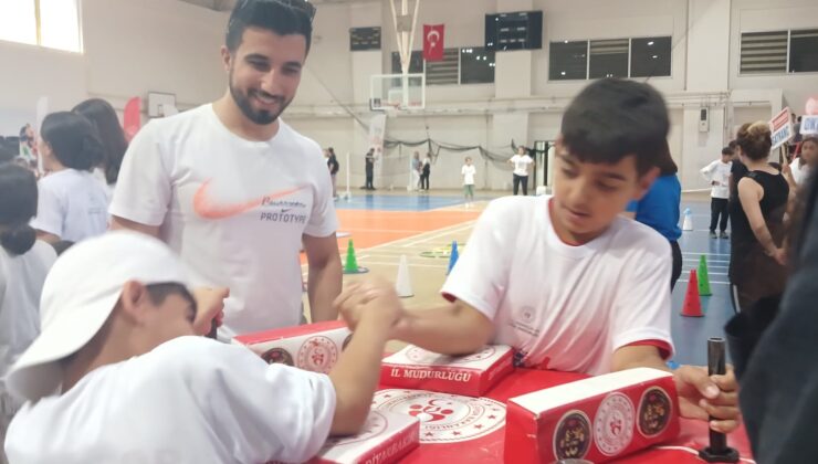 Yaz spor okulları açıldı çocuklar ve gençler salonları doldurdu