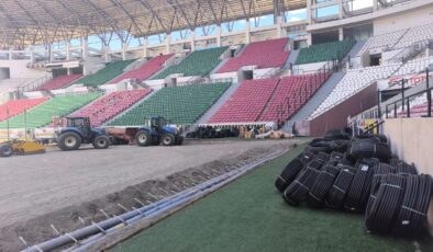 Diyarbakır Stadyumu’nda Çim Serimi Başladı
