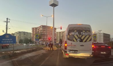 Seyyar Satıcılar Trafiği Umursamıyor: Yol Ortasında Tezgah