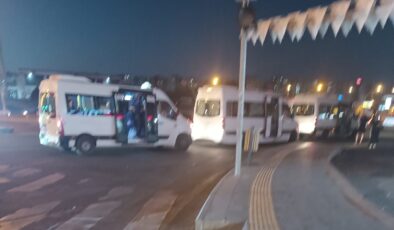 Diyarbakır’da kavşaklarda duran minibüsler trafiği felç ediyor