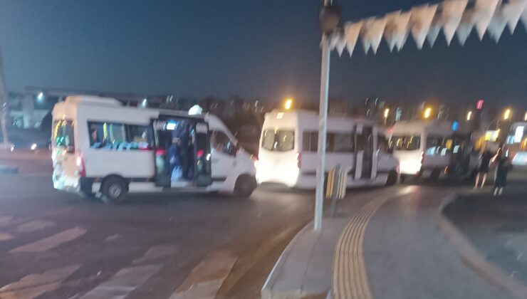 Diyarbakır’da kavşaklarda duran minibüsler trafiği felç ediyor