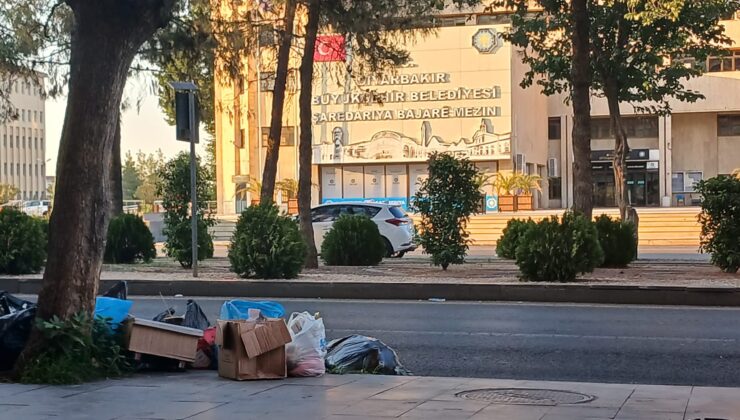 Tamda belediyenin karşısında yakışmayan görüntü