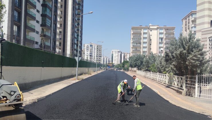 Kayapınar Belediyesi’nden cami yolları ve okul bahçelerine asfalt hizmeti
