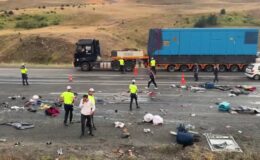 Yolcu otobüsü dağın yamacına çarptı, 4 kişi öldü, 33 kişi yaralandı