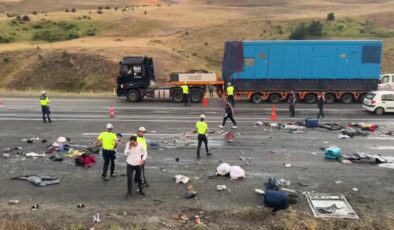 Yolcu otobüsü dağın yamacına çarptı, 4 kişi öldü, 33 kişi yaralandı