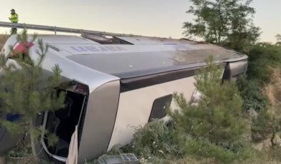 Yolcu otobüsü şarampole devrildi, 27 kişi yaralandı