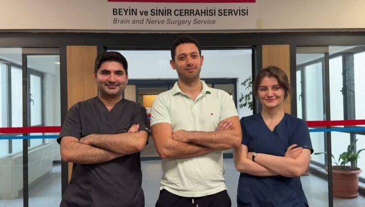 Zorlu ameliyatın ardından işitme cihazına veda etti