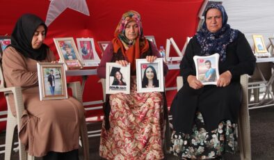 Diyarbakır anneleri kavurucu sıcakta da evlat nöbetinde