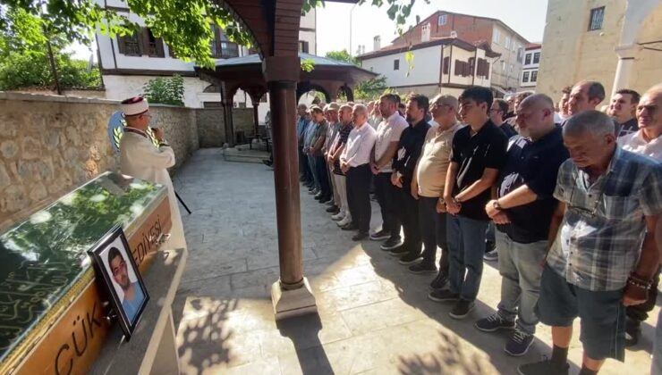 Çınar ağacından kopan dalın altında kalan öğretmen memleketinde defnedildi