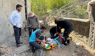 Çöken iskelenin altında kalan işçi yaralandı