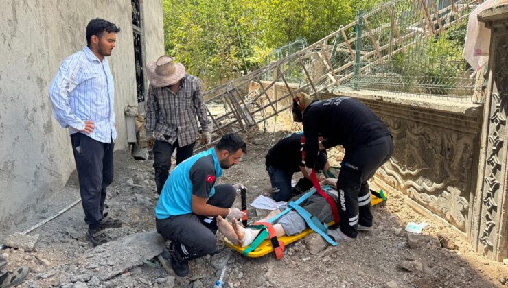 Çöken iskelenin altında kalan işçi yaralandı
