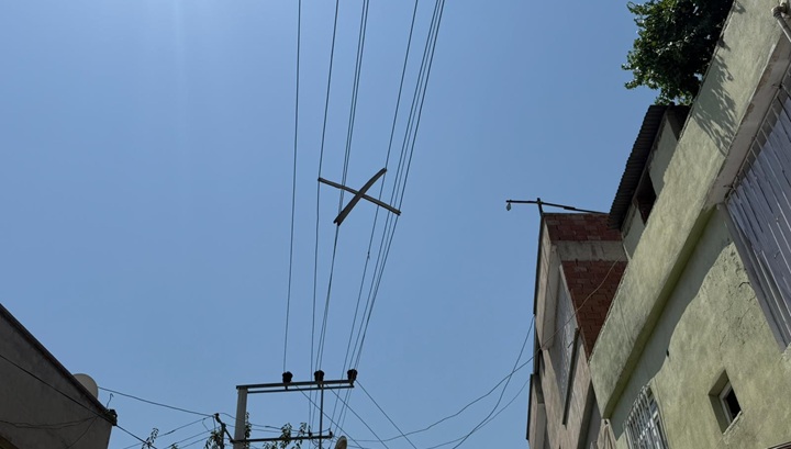 Diyarbakır’da Elektrik Tellerine Tahta Aparatlı Önlem