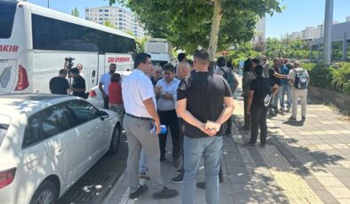 Silah Bırakma Törenine Katılacak DEM Parti Heyeti Diyarbakır’dan Hareket Etti