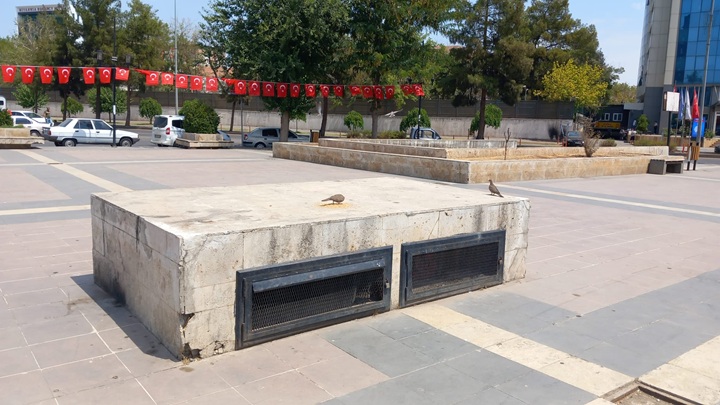 Diyarbakır’da Kaldırımlar Yem ve Su Kapları İle Donatıldı