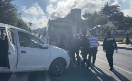 Minibüs ile otomobil çarpıştı, 1 kişi öldü, 2 kişi yaralandı