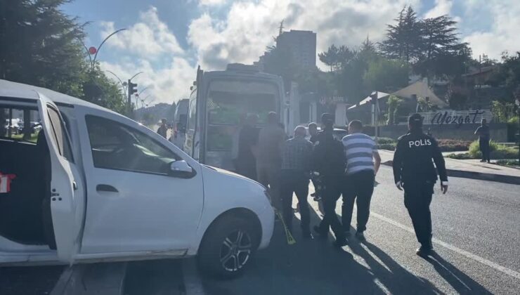 Minibüs ile otomobil çarpıştı, 1 kişi öldü, 2 kişi yaralandı