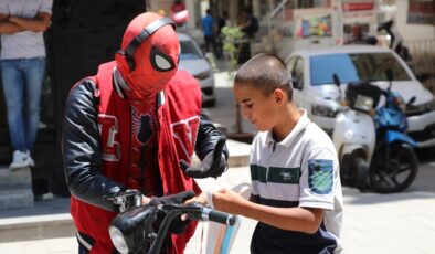 Türkiye’yi gezen “Örümcek Adam” Siirt’te