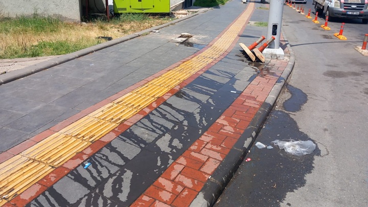 Yüzlerce Litre Su Boşa Aktı