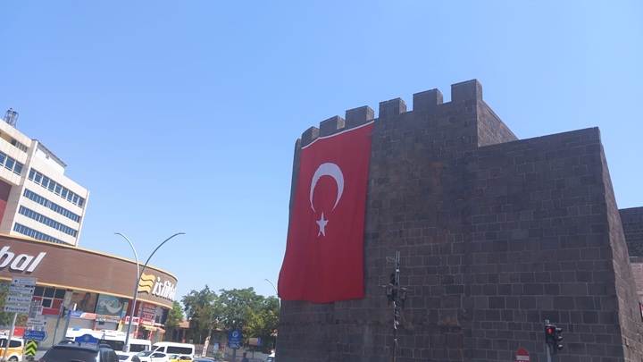 Dağ Kapı surlarındaki Burçlar Umudun Simgesi Oldu