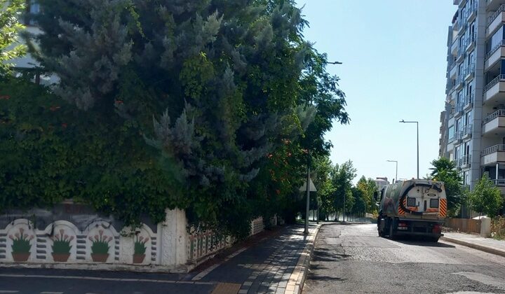 Temizlik ve Bahçe Çalışmaları Aralıksız Devam Ediyor