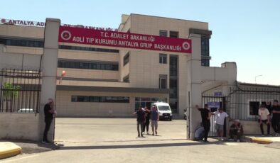 Otomobilin kaldırımda çarptığı üniversite öğrencisi öldü