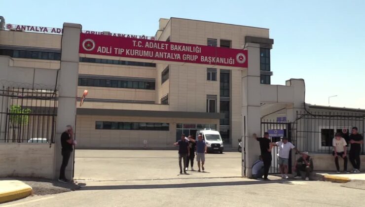 Otomobilin kaldırımda çarptığı üniversite öğrencisi öldü