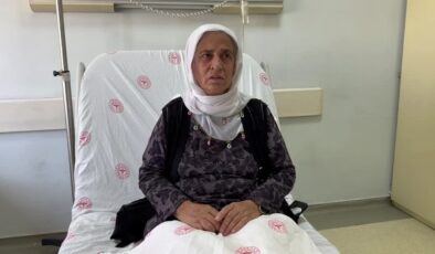 60 yaşındaki kadının göğsünden 2 kiloluk kitle çıkarıldı