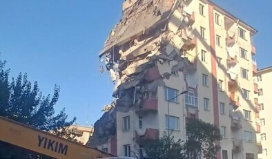 Diyarbakır’da Ağır Hasarlı Maliye Lojmanları Yıkılıyor