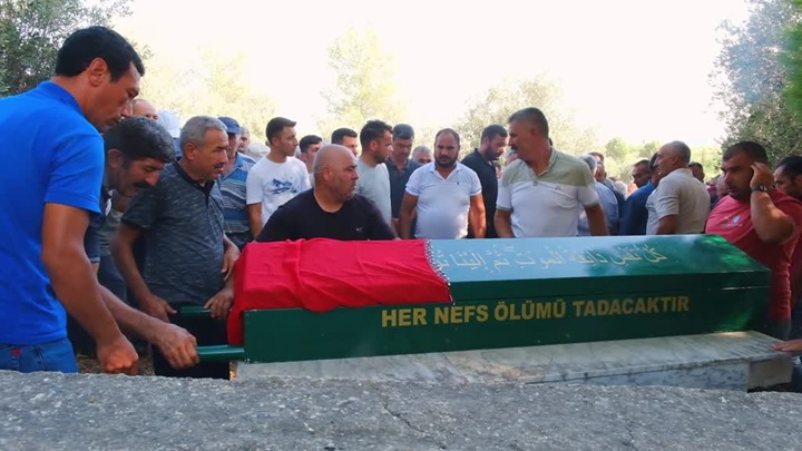 Aydın’da ölü bulunan üniversiteli genç kızın cenazesi Mersin’de defnedildi