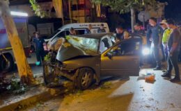 Ağaca çarpan otomobildeki 2 kişi öldü, sürücü ağır yaralandı