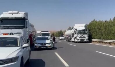 Akaryakıt tankerinin kamyonete çarpması sonucu 4 kişi yaralandı
