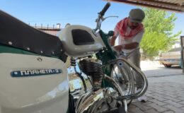 Çocukluk hayalini 1973 model motosikletle gerçekleştirdi