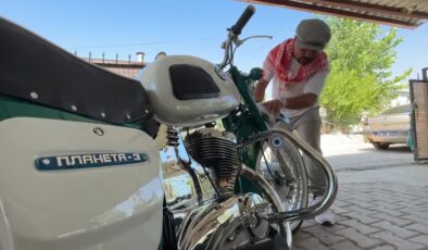 Çocukluk hayalini 1973 model motosikletle gerçekleştirdi