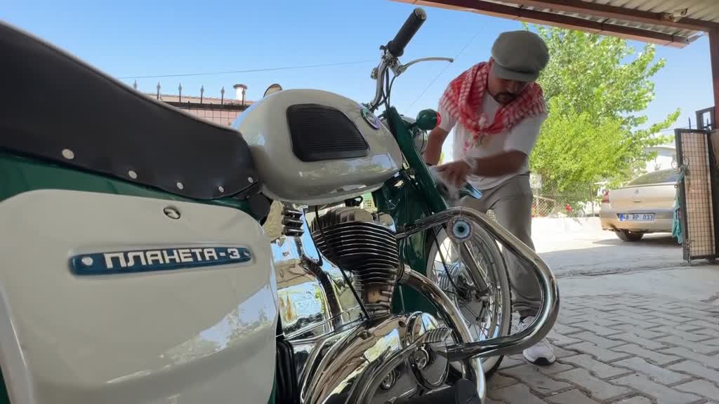 Çocukluk hayalini 1973 model motosikletle gerçekleştirdi