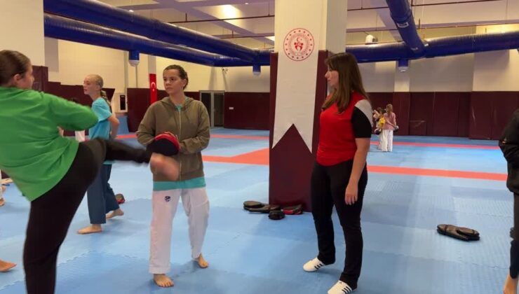 Antrenör babasının teşvikiyle başladığı tekvandoda şimdi sporcu yetiştiriyor