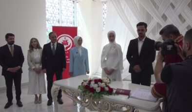 Bakan Göktaş, genç çiftin nikah şahidi oldu