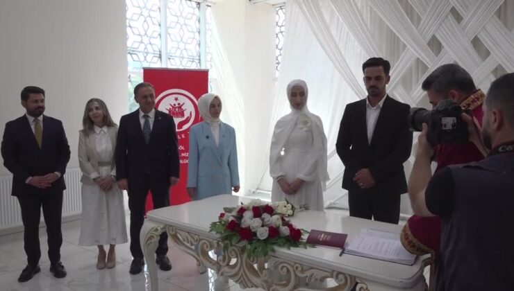 Bakan Göktaş, genç çiftin nikah şahidi oldu