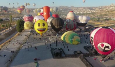 Balon Festivali’nin son gününde gökyüzünde görsel şölen sunuldu