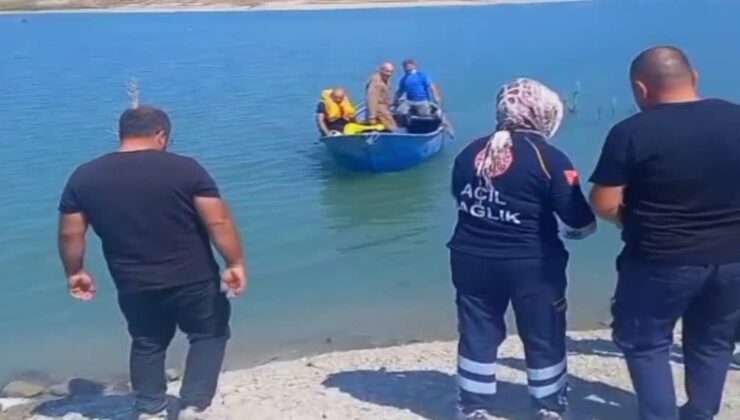 Baraja iniş yapan eğitim uçağındaki iki pilot, balıkçı teknesiyle kurtarıldı