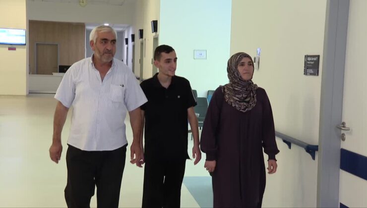 Boğazına kaçan kemikten aort damarı delinen hasta, 7 ameliyatla sağlığına kavuştu