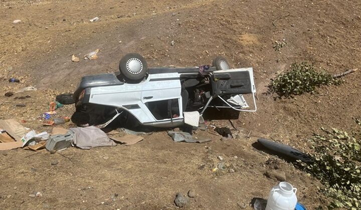 Diyarbakır’da devrilen otomobildeki 3’ü çocuk, 8 kişi yaralandı